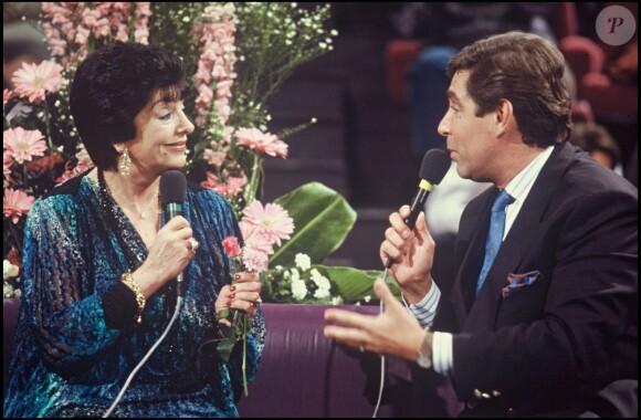 Micheline Dax invitée de Jean-Pierre Foucault dans l'émission Sacrée soirée en 1988
