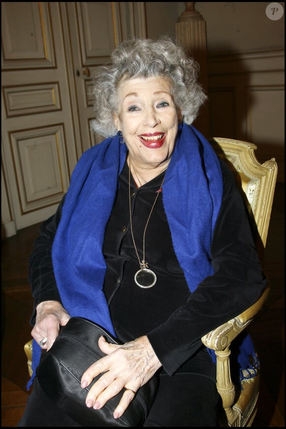 Micheline Dax lors de la remise de Grande médaille de Vermeil de la Ville de Paris pour Pierre Tchernia en 2008