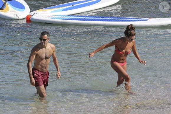 Ryan Giggs et son épouse Stacy Cooke, presque complices dans le Sud de la France, le 30 juillet 2013