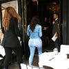 Kim Kardashian arrive au restaurant L'Avenue avec son amie Serena Williams, pour un déjeuner en tête à tête. Paris, le 30 avril 2014.