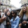 Kim Kardashian et Serena Williams quittent le restaurant L'avenue, dans le 8e arrondissement. Paris, le 30 avril 2014.