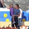 Olivier Martinez, qui vient d'avoir un fils avec sa femme Halle Berry, emmène la fille de cette dernière, Nahla, à West Hollywood, le 7 octobre 2013.