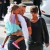 Halle Berry enceinte, son mari Olivier Martinez et sa fille Nahla se rendent au cinema voir le film "Turbo" à Century City, le 24 juillet 2013.