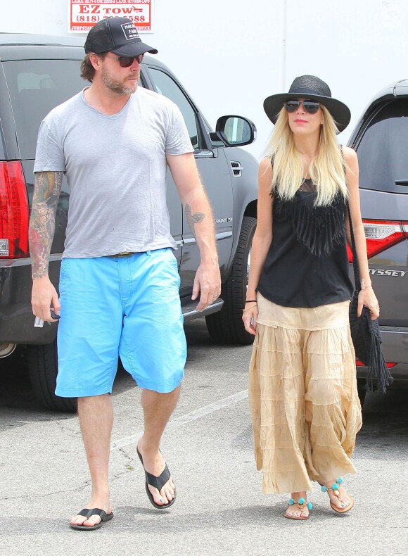 Tori Spelling et Dean McDermott sortent d'un salon de massage à Los Angeles, le 3 mai 2014.