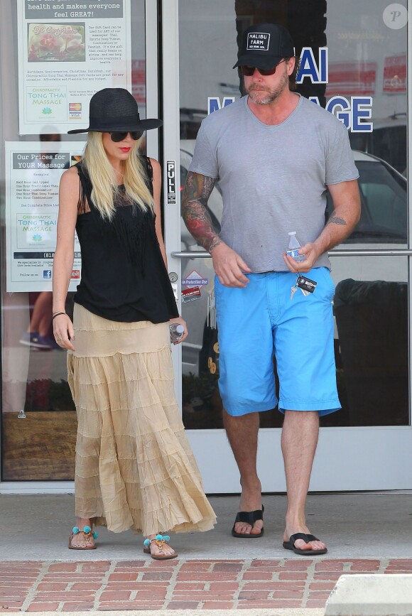 Tori Spelling et Dean McDermott sortent d' un salon de massage à Los Angeles, le 3 mai 2014.