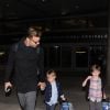 Ricky Martin et ses enfants Valentino et Matteo arrivent à Los Angeles, le 18 avril 2014.