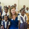 L'ancienne première dame Valérie Trierweiler a visité une école élémentaire de la commune de Rivière Froide, dans la ville de Carrefour, à Haïti, le 6 mai 2014.