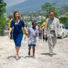 Valérie Trierweiler a visité, accompagnée par le Dr Ismail Hassouneh et Malika Tabti, un futur centre de traitement des eaux, dans le village de Bois Joute, à Haïti, le 6 mai 2014.