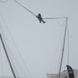 Emma Shaka fait du saut à l'élastique, le 2 mai 2014 à Val Thorens.