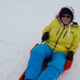 Emma Shaka fait de la luge le 1er mai 2014 à Val Thorens.