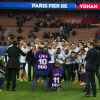 L'équipe du Paris Saint-Germain après le match entre le PSG et Rennes, qui fait du club de la capitale le champion de France 2014 malgré la défaite, le 7 mai 2014 au Parc des Princes à Paris