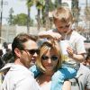 L'acteur Jason Priestley, sa femme Naomi et leurs enfants Ava et Dashiell au Farmers Market de Studio City, Los Angeles, le 11 mai 2014.