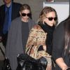 Ashley et Mary-Kate Olsen arrivent à l'aéroport LAX de Los Angeles. Le 7 mai 2014.