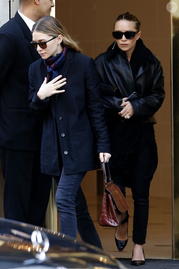 Ashley et Mary-Kate Olsen quittent l'hôtel Le Bristol à Paris. Le 5 mars 2014.