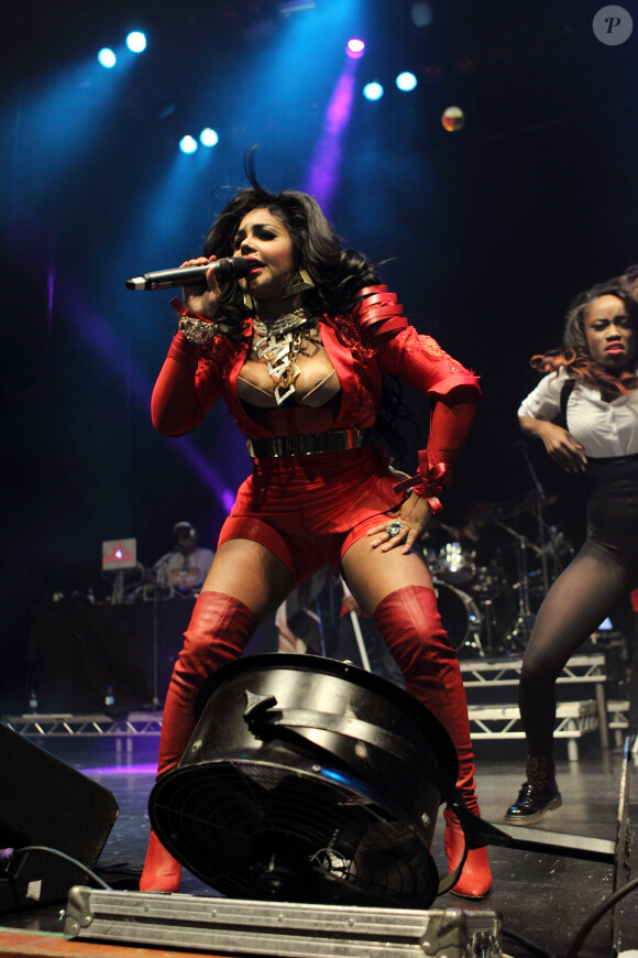 Lil' Kim en concert à Londres, le 22 novembre 2013.
