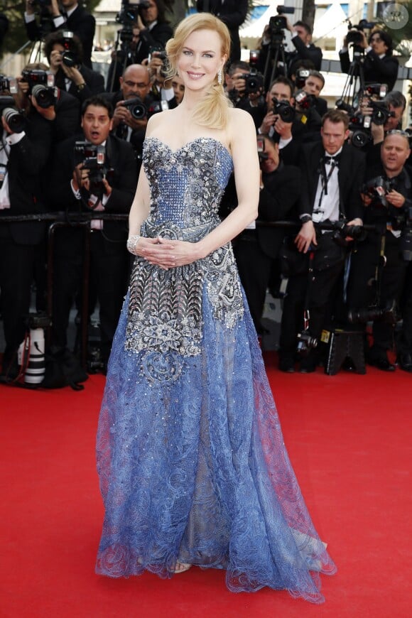 Nicole Kidman en Armani Privé lors de la montée des marches du film Grace de Monaco pour l'ouverture du 67e Festival du film de Cannes, le 14 mai 2014.