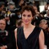 Jeanne Balibar à la montée des marches du film "Grace de Monaco" pour l'ouverture du 67e Festival du film de Cannes le 14 mai 2014.