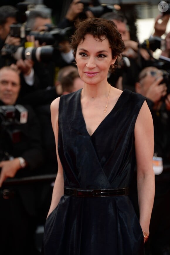Jeanne Balibar à la montée des marches du film "Grace de Monaco" pour l'ouverture du 67e Festival du film de Cannes le 14 mai 2014.