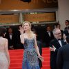 Nicole Kidman à la montée des marches du film "Grace de Monaco" pour l'ouverture du 67e Festival du film de Cannes le 14 mai 2014.