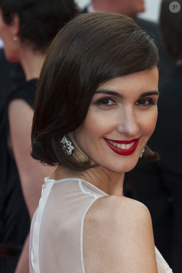 Paz Vega en Elie Saab à la montée des marches du film "Grace de Monaco" pour l'ouverture du 67e Festival du film de Cannes le 14 mai 2014.