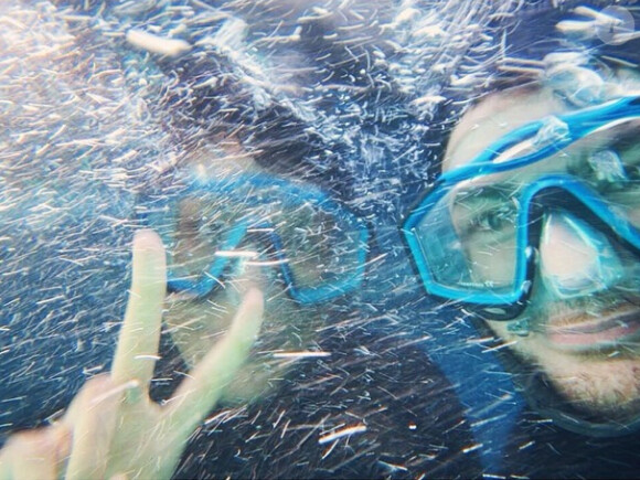 Shy'm : selfie dans une cage à requins à Cape Town