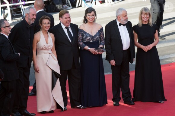 Dick Pope, Dorothy Atkinson, Timothy Spall, Marion Bailey, Mike Leigh, et Georgina Lowe - Montée des marches du film "Mr. Turner" lors du 67 ème Festival du film de Cannes le 15 mai 2014