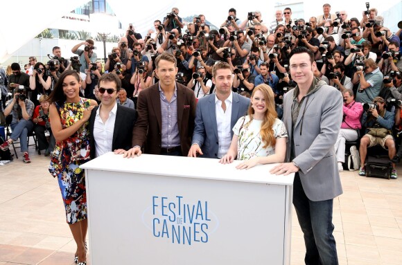 Rosario Dawson, Atom Egoyan, Ryan Reynolds, Scott Speedman, Mireille Enos (enceinte) et Kevin Durand - Photocall du film "Captives" au 67e Festival du Film de Cannes, le 16 mai 2014.