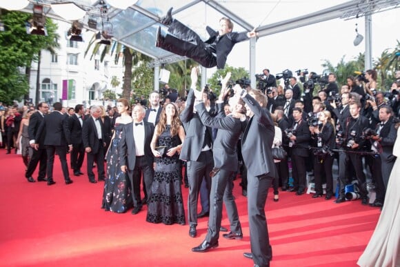 Clotilde Courau (princesse de Savoie), Gérard Jugnot, Vincent Desagnat, Alice David, Enzo Tomasini - Montée des marches du film "Dragon 2" lors du 67e Festival du film de Cannes le 16 mai 2014