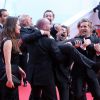 Tarek Boudali, Alice David, Gérard Jugnot et Philippe Lacheau - Montée des marches du film "Dragon 2" lors du 67e Festival du film de Cannes le 16 mai 2014