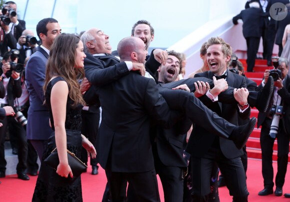 Tarek Boudali, Alice David, Gérard Jugnot et Philippe Lacheau - Montée des marches du film "Dragon 2" lors du 67e Festival du film de Cannes le 16 mai 2014