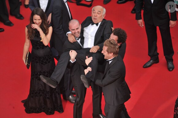 Tarek Boudali, Alice David, Gérard Jugnot et Philippe Lacheau - Montée des marches du film "Dragon 2" lors du 67e Festival du film de Cannes le 16 mai 2014