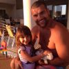 Mauricio 'Shogun' Rua, star de l'UFC, et sa fille Dudinha (Maria Eduarda) se sont fait un ami, en janvier 2014