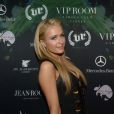  Paris Hilton mixe au VIP Room de Cannes, le jeudi 15 mai 2014. 
