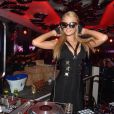  Paris Hilton mixe au VIP Room de Cannes, le jeudi 15 mai 2014. 