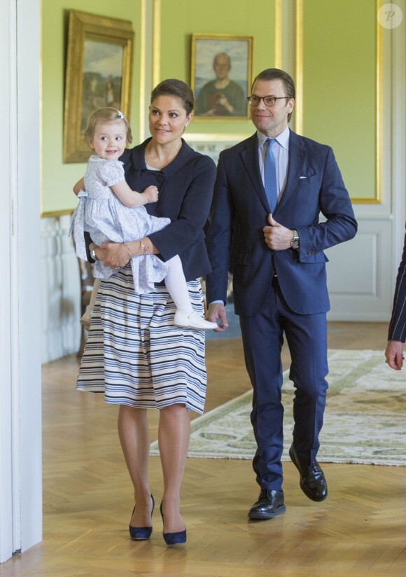 Il y a désormais un Salon Duchesse Estelle au château de Linköping. La princesse Estelle de Suède, 2 ans, se rendait avec ses parents la princesse Victoria et le prince Daniel pour la première fois le 17 mai 2014 dans la province d'Östergötland, dont elle est duchesse, pour visiter le château de Linköping et inaugurer le Chemin des contes de fées qu'elle avait reçu en cadeau à l'occasion de son baptême en mai 2012