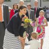La princesse Estelle de Suède, 2 ans, se rendait avec ses parents la princesse Victoria et le prince Daniel pour la première fois le 17 mai 2014 dans la province d'Östergötland, dont elle est duchesse, pour visiter le château de Linköping et inaugurer le Chemin des contes de fées qu'elle avait reçu en cadeau à l'occasion de son baptême en mai 2012