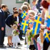 La princesse Estelle de Suède, qui a eu 2 ans en février, se déplaçait avec la princesse Victoria et le prince Daniel pour la première fois le 17 mai 2014 dans la province d'Östergötland, dont elle est duchesse, pour visiter le château de Linköping et inaugurer le Chemin des contes de fées qu'elle avait reçu en cadeau à l'occasion de son baptême en mai 2012
