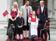 La famille royale de Norvège à la fête : Le beau Marius dépasse le prince Haakon
