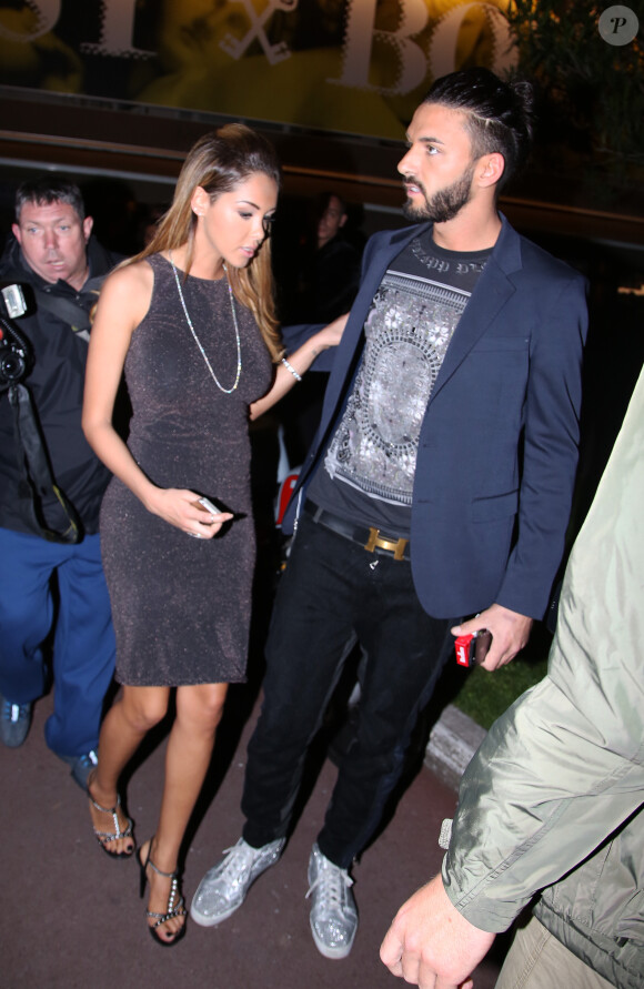 Nabilla Benattia et son petit ami Thomas Vergara croisent Paris Hilton à la sortie de la boite de nuit "Cosy Box" à Cannes, le 17 mai 2014.