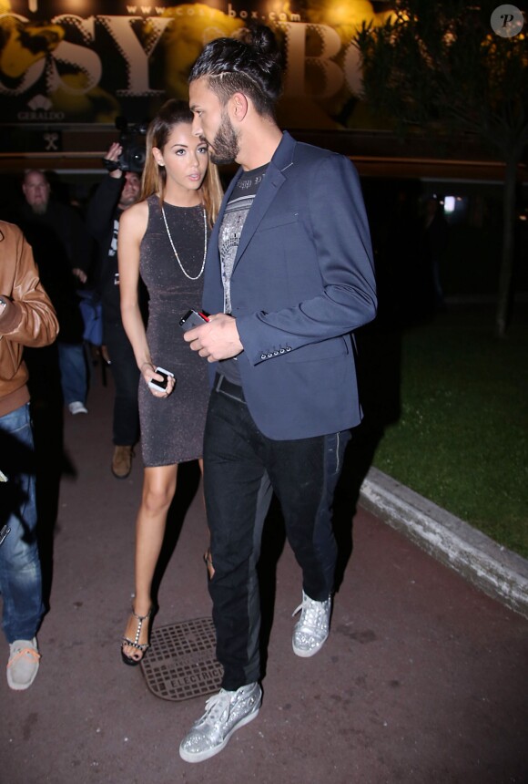Nabilla Benattia et son petit ami Thomas Vergara croisent Paris Hilton à la sortie de la boite de nuit "Cosy Box" à Cannes, le 17 mai 2014.