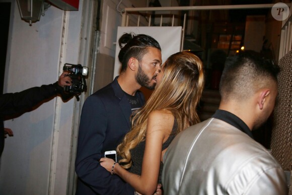 Nabilla Benattia et son petit ami Thomas Vergara croisent Paris Hilton à la sortie de la boite de nuit "Cosy Box" à Cannes, le 17 mai 2014.