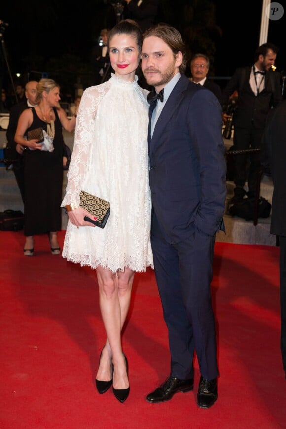 Daniel Bruhl et sa compagne Felicitas Rombold - Montée des marches du film "The Salvation" lors du 67e Festival du film de Cannes le 17 mai 2014