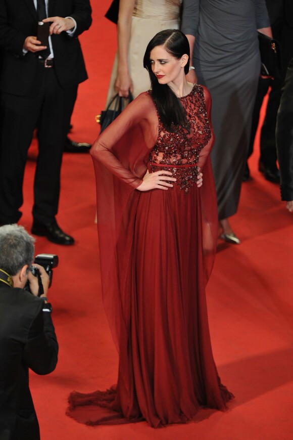 Eva Green (portant une robe Elie Saab) - Montée des marches du film "The Salvation" lors du 67e Festival du film de Cannes le 17 mai 2014