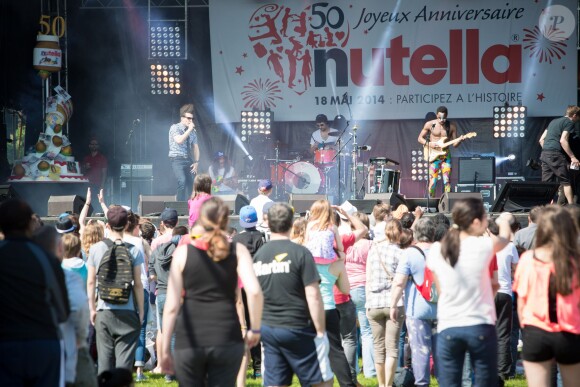 Le groupe Twin Twin au concert donné par Nutella pour ses 50 ans, au Parc de Sceaux, le 18 mai 2014.