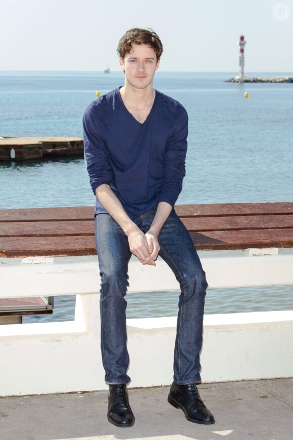 César Domboy - Photocall de la série "Résistance" au Miptv à Cannes le 7 avril 2014.