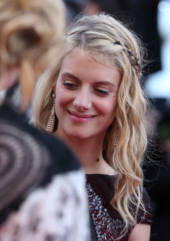 Mélanie Laurent (boucles d'oreilles collection 12 Vendôme en platine, diamants, perles et rubis Chaumet et bracelet en diamant Chaumet) - Montée des marches du film "The Homesman" lors du 67e Festival du film de Cannes le 18 mai 2014.