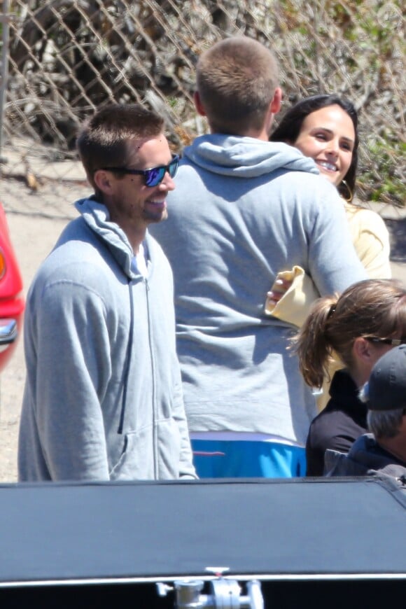 Les deux frères de Paul Walker, Cody (qui câline Jordana Brewster) et Caleb sur le tournage à Malibu, Los Angeles, le 20 mai 2014.