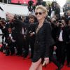 Sharon Stone (portant une robe Emilio Pucci), lors de la montée des marches du film The Search, au cours du Festival de Cannes le 21 mai 2014