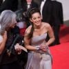 Marion Cotillard et sa mère Niseema Theillaud très complices lors de la montée des marches du film "L'homme qu'on aimait trop" lors du 67e Festival du film de Cannes le 21 mai 2014.
