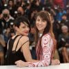 Charlotte Gainsbourg et Asia Argento - Photocall du film "L'Incomprise" lors du 67e Festival International du Film de Cannes, le 22 mai 2014.